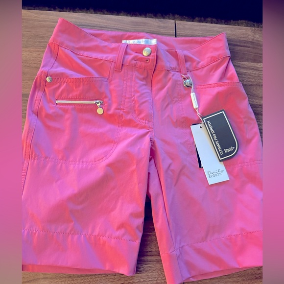 Daisy Sports Golf Shorts - Picture 1 of 4